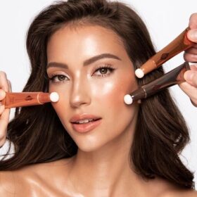 BEAUTY LIGHT WAND & HOLLYWOOD CONTOUR KIT – KITUL INDISPENSABIL PENTRU OBRAJI