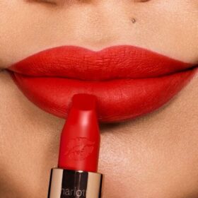 Hot Lips ÎI SPUN LUI LAURA