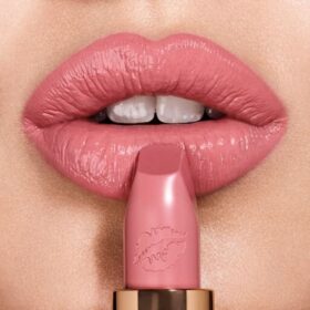 Hot Lips LIV IT UP