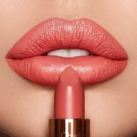 K.I.S.S.I.N.G CORAL KISS
