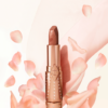 K.I.S.S.I.N.G NUDE ROMANCE