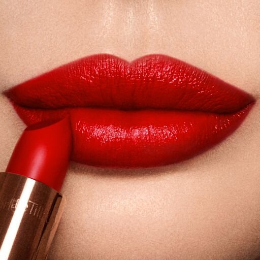 K.I.S.S.I.N.G SO RED