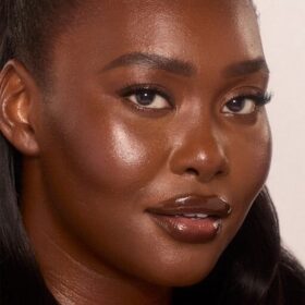 KIT DE FOND DE TEN UNREAL SKIN SHEER GLOW TINT SETURI PENTRU FAȚĂ