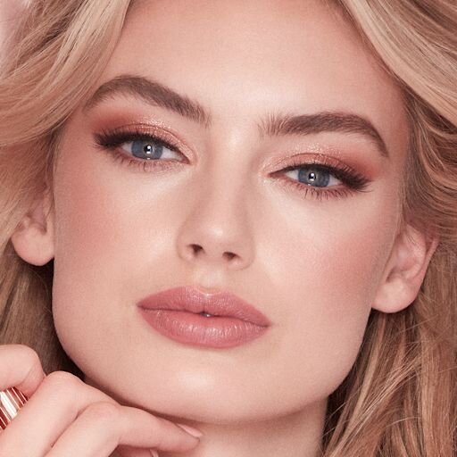 TRUSA DE FRUMUSEȚE „BRONZED, BLUSHING” – REDUCERI MAGICE