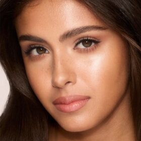 UNREAL SKIN SHEER GLOW TINT STIC DE FOND DE TEN HIDRATANT 7 MEDIUM