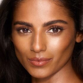 UNREAL SKIN SHEER GLOW TINT – STICUL DE FOND DE TEN HIDRATANT 9 TAN
